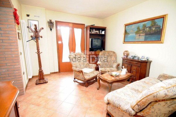 casa indipendente in vendita a Revine Lago in zona Lago