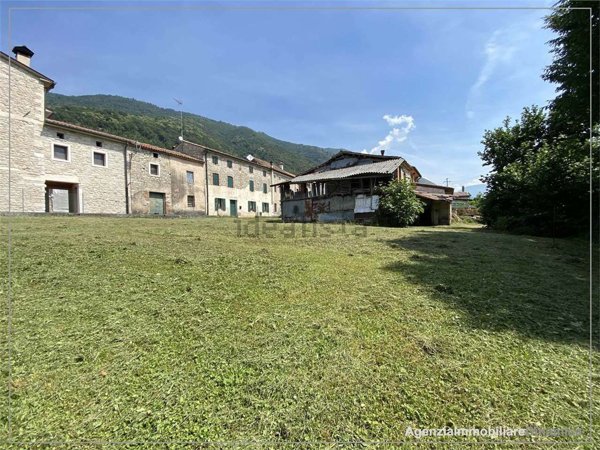 casale in vendita a Revine Lago in zona Lago