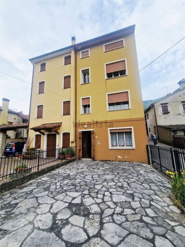 casa indipendente in vendita a Revine Lago in zona Revine