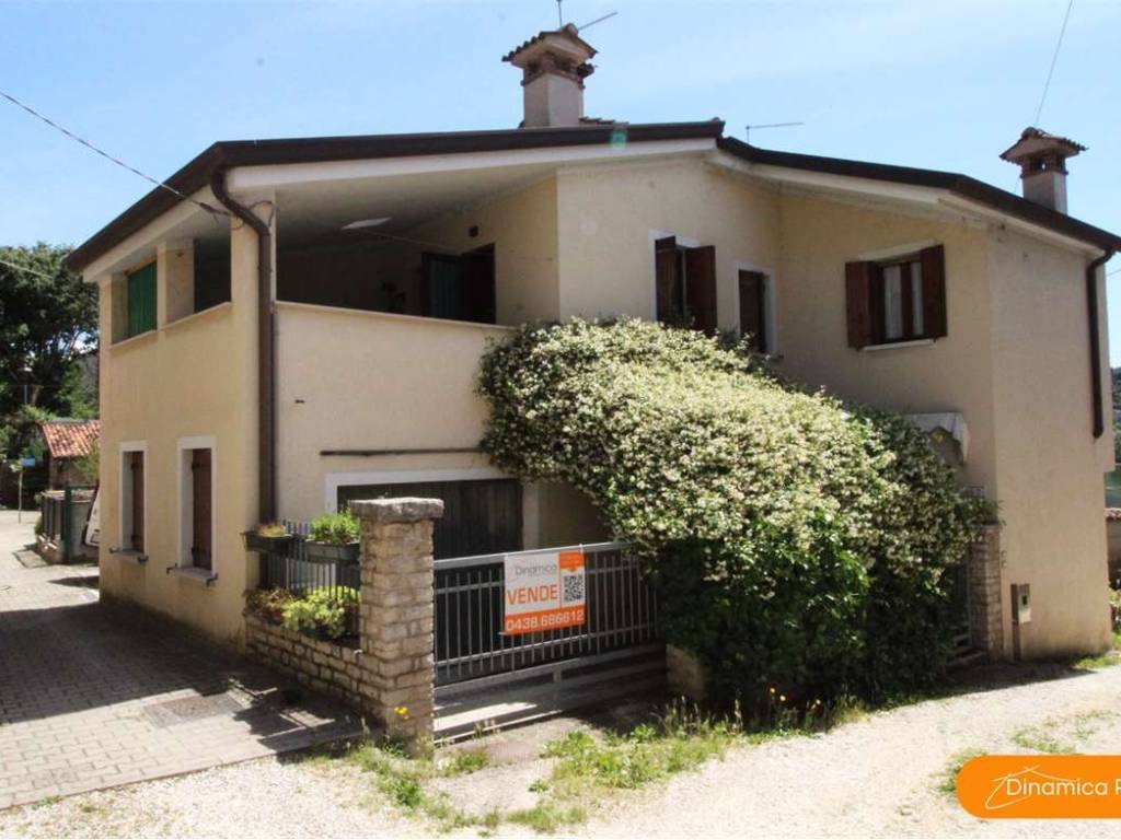 casa indipendente in vendita a Revine Lago in zona Lago