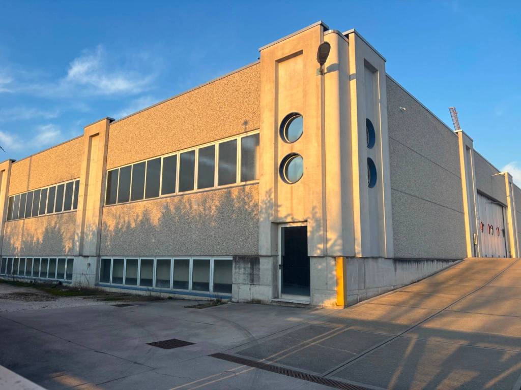 locale commerciale in vendita a Riese Pio X