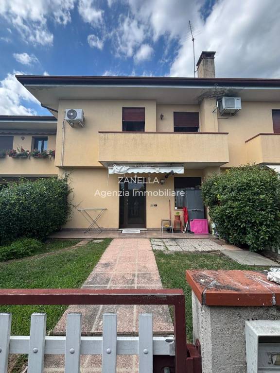 casa indipendente in vendita a Riese Pio X in zona Vallà