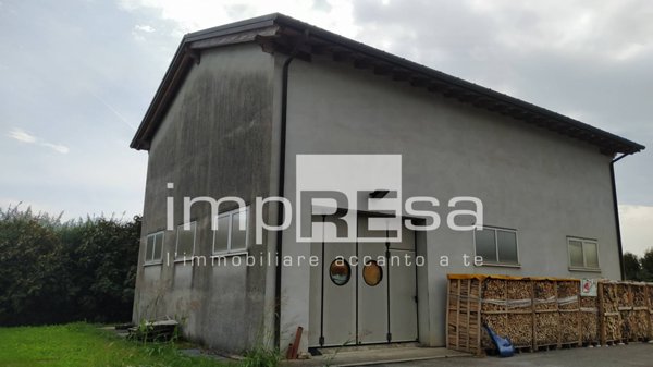 locale di sgombero in vendita a Roncade