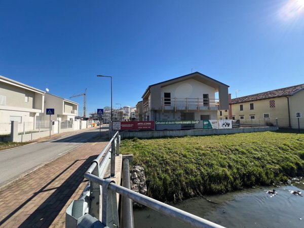 casa indipendente in vendita a Roncade