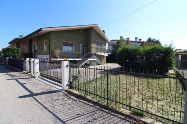 casa indipendente in vendita a Roncade in zona Biancade