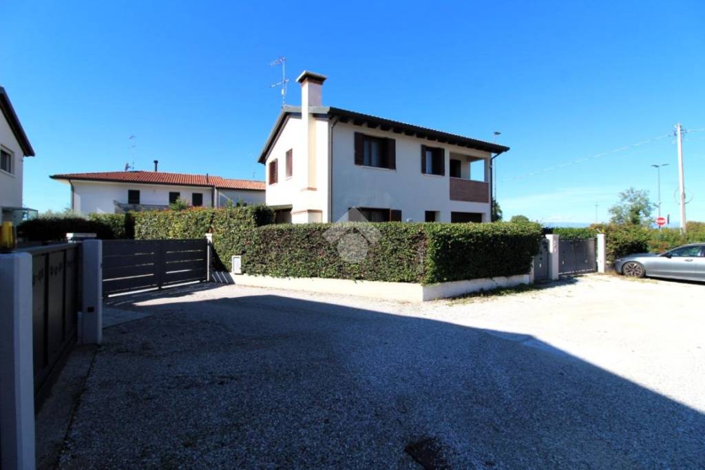 casa indipendente in vendita a Roncade in zona Vallio