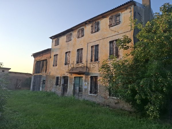 casale in vendita a Roncade