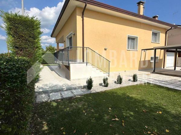 casa indipendente in vendita a Roncade in zona San Cipriano