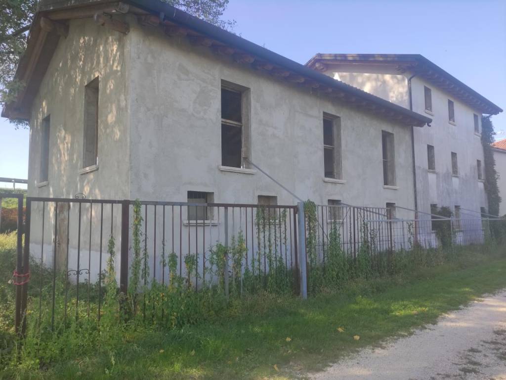intera palazzina in vendita a Salgareda