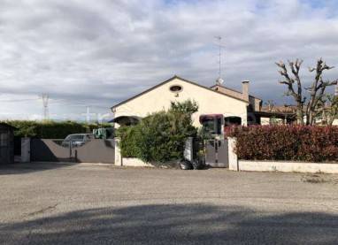 casa indipendente in vendita a Salgareda