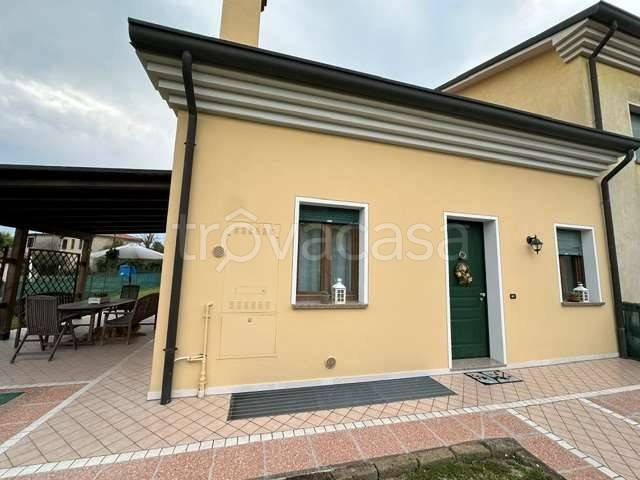 casa indipendente in vendita a Salgareda