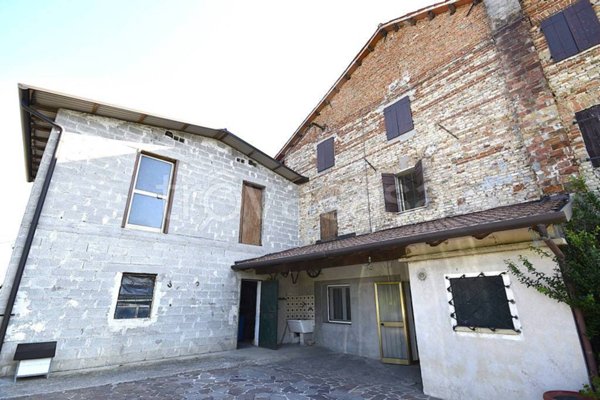 casa indipendente in vendita a Salgareda in zona Campobernardo