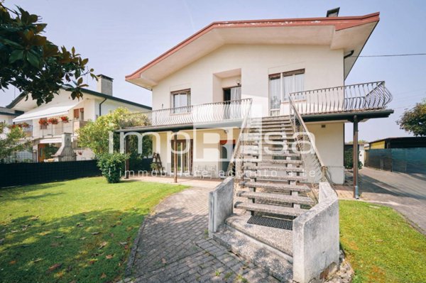 casa indipendente a San Biagio di Callalta in zona Fagarè della Battaglia