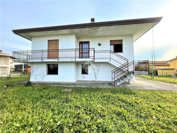 casa indipendente in vendita a San Biagio di Callalta in zona Cavriè