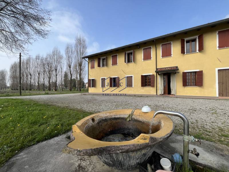 casa indipendente in vendita a San Biagio di Callalta in zona Rovarè