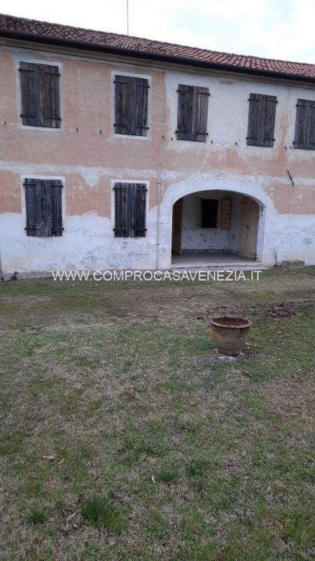 casale in vendita a San Biagio di Callalta in zona Fagarè della Battaglia