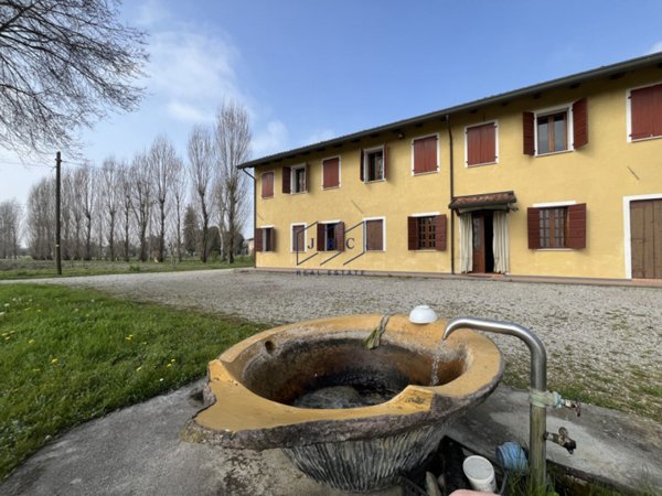 casa indipendente in vendita a San Biagio di Callalta in zona Rovarè