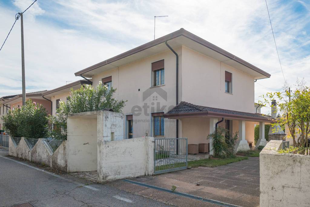casa indipendente in vendita a San Biagio di Callalta in zona Spercenigo
