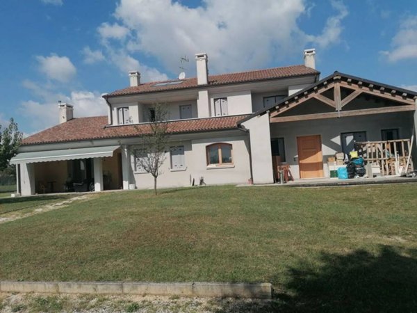 casa indipendente in vendita a San Fior in zona Castello Roganzuolo