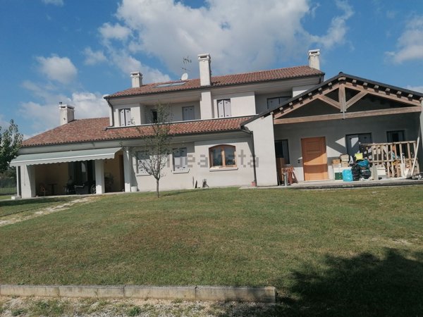casa indipendente in vendita a San Fior in zona Castello Roganzuolo