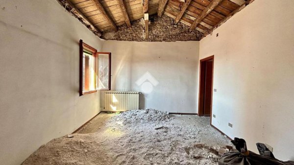 casa indipendente in vendita a San Pietro di Feletto