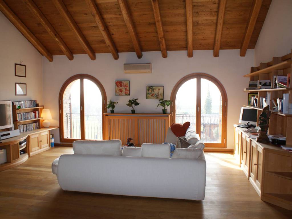casa indipendente in vendita a San Pietro di Feletto