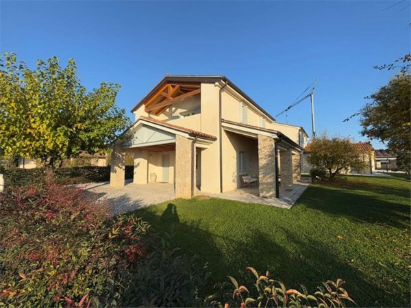 casa indipendente in vendita a San Pietro di Feletto in zona San Pietro