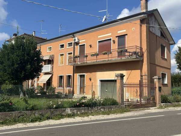 casa indipendente in vendita a San Pietro di Feletto in zona Santa Maria