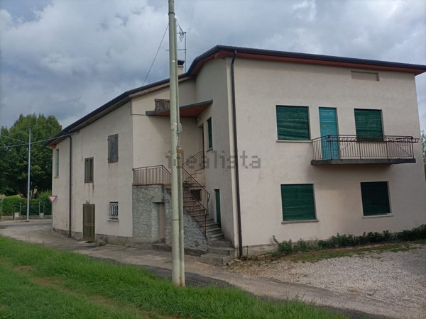 casa indipendente in vendita a San Pietro di Feletto in zona Santa Maria