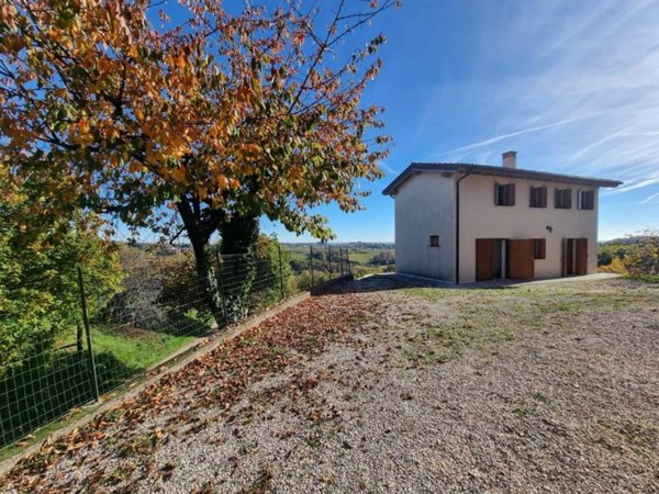 casa indipendente in vendita a San Pietro di Feletto in zona Santa Maria