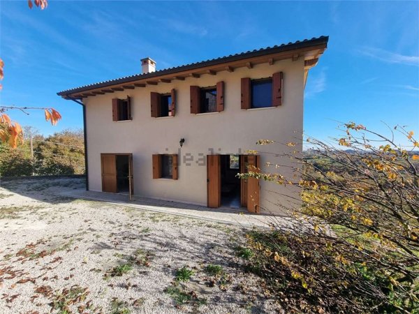 casa indipendente in vendita a San Pietro di Feletto in zona Santa Maria