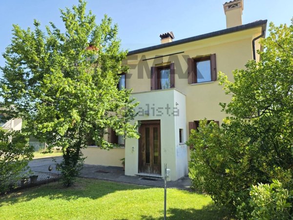 casa indipendente in vendita a San Pietro di Feletto in zona Bagnolo