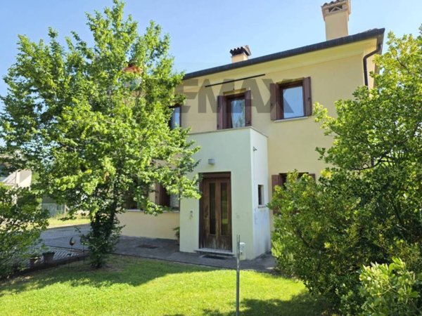 casa indipendente in vendita a San Pietro di Feletto in zona Santa Maria