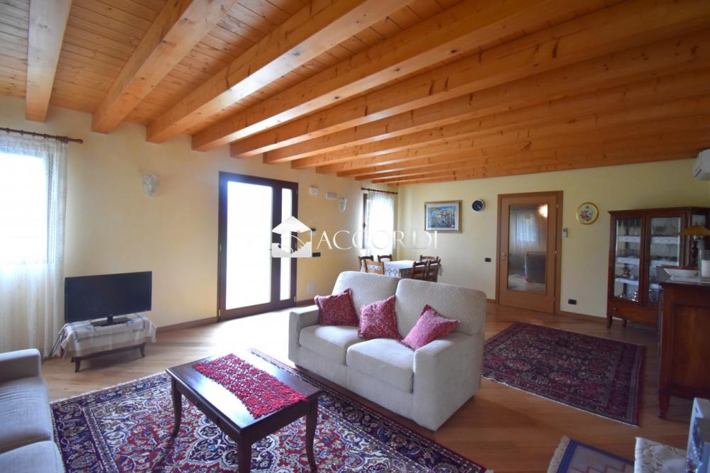 casa indipendente in vendita a San Pietro di Feletto in zona San Pietro