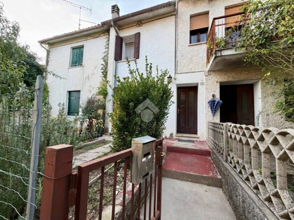 casa indipendente in vendita a San Pietro di Feletto in zona San Pietro
