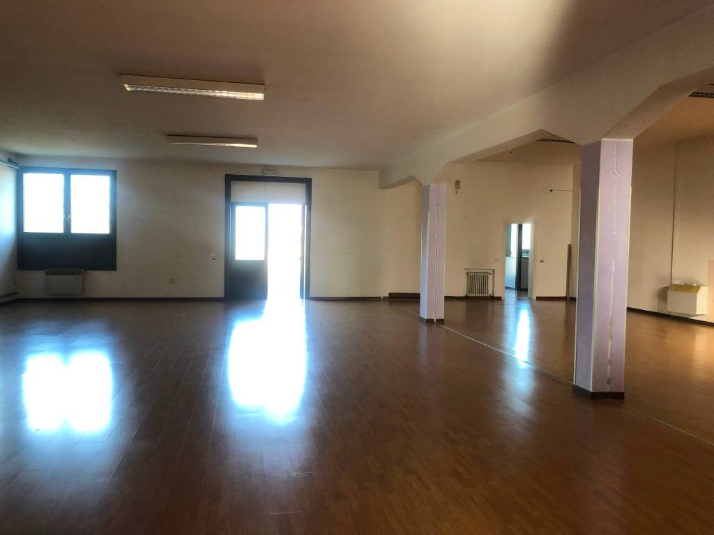 negozio in vendita a Santa Lucia di Piave in zona Sarano