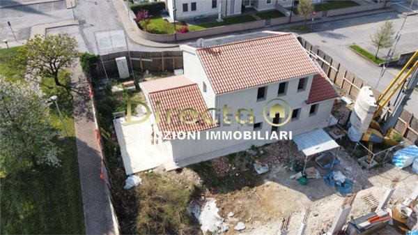 casa indipendente in vendita a Santa Lucia di Piave