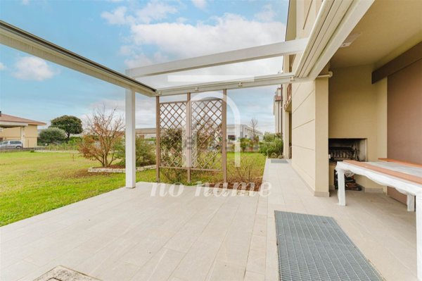 casa indipendente in vendita a Santa Lucia di Piave in zona Sarano