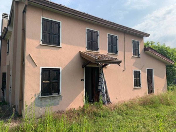 casa indipendente in vendita a Santa Lucia di Piave in zona Sarano