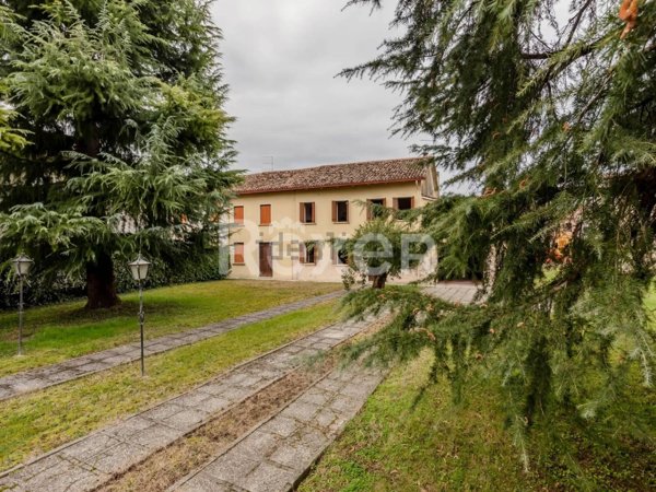 casale in vendita a Santa Lucia di Piave