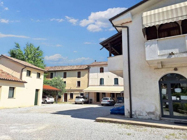 locale commerciale in vendita a San Vendemiano in zona Fossamerlo