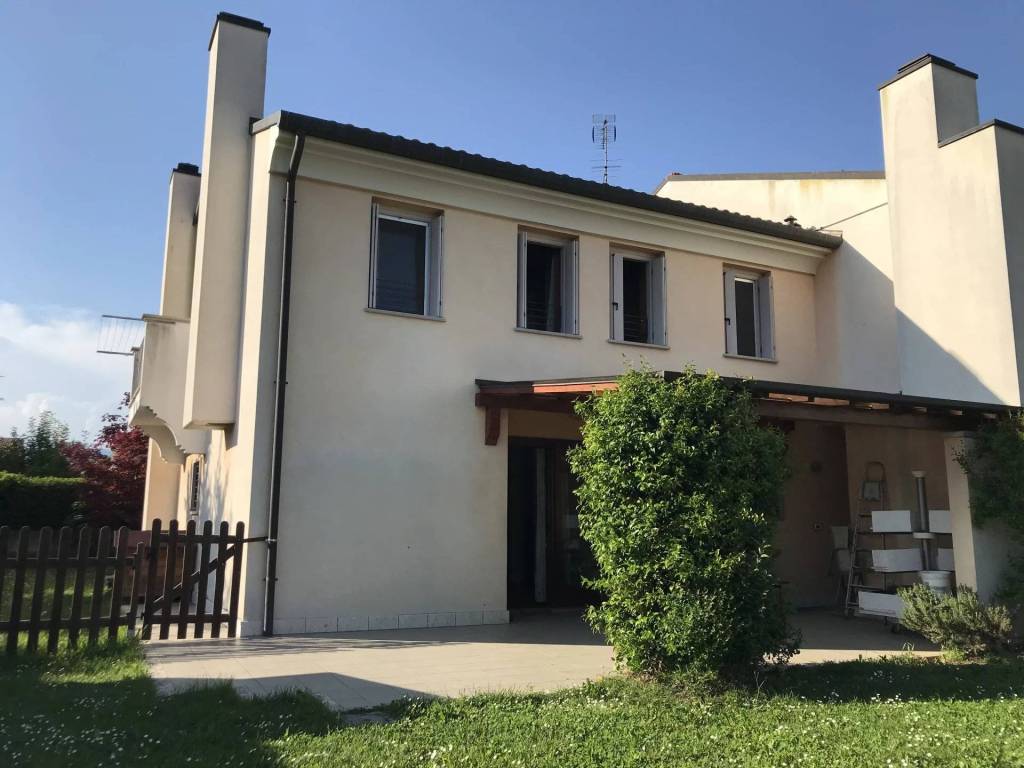 casa indipendente in vendita a San Vendemiano in zona Fossamerlo