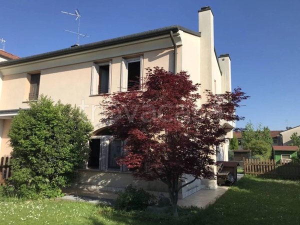 casa indipendente in vendita a San Vendemiano in zona Fossamerlo