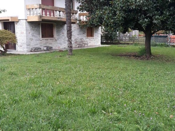 casa indipendente in vendita a San Vendemiano in zona Fossamerlo