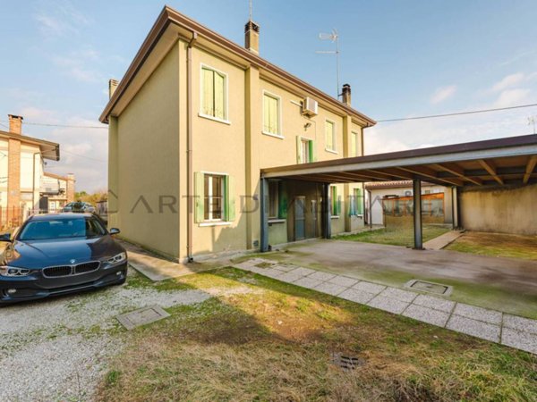 casa indipendente in vendita a San Vendemiano in zona Fossamerlo