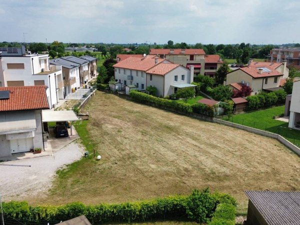 terreno edificabile in vendita a San Vendemiano in zona Cosniga/Zoppè