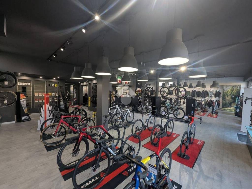 negozio in vendita a San Vendemiano in zona Fossamerlo