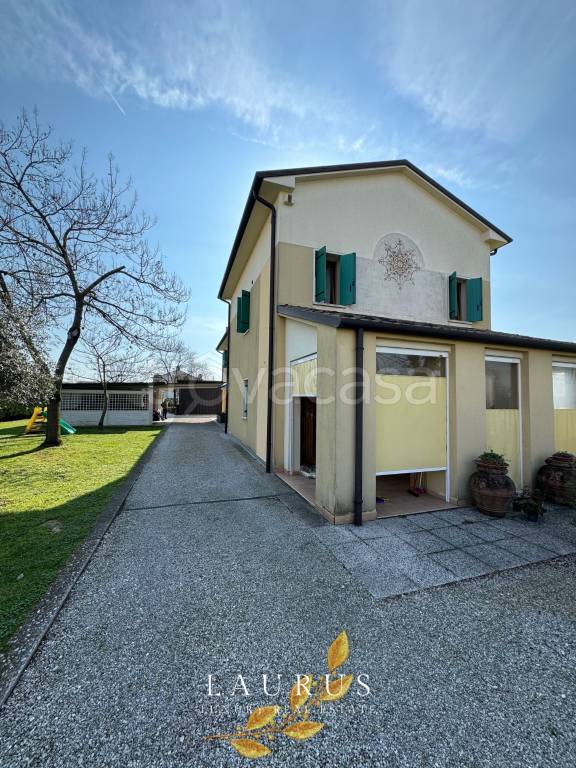 casa indipendente in vendita a San Vendemiano in zona Cosniga/Zoppè