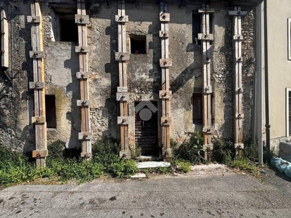casa indipendente in vendita a San Vendemiano in zona Fossamerlo