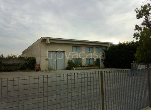 locale commerciale in vendita a San Vendemiano in zona Fossamerlo
